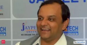 Age, Biography, and Career Beginnings