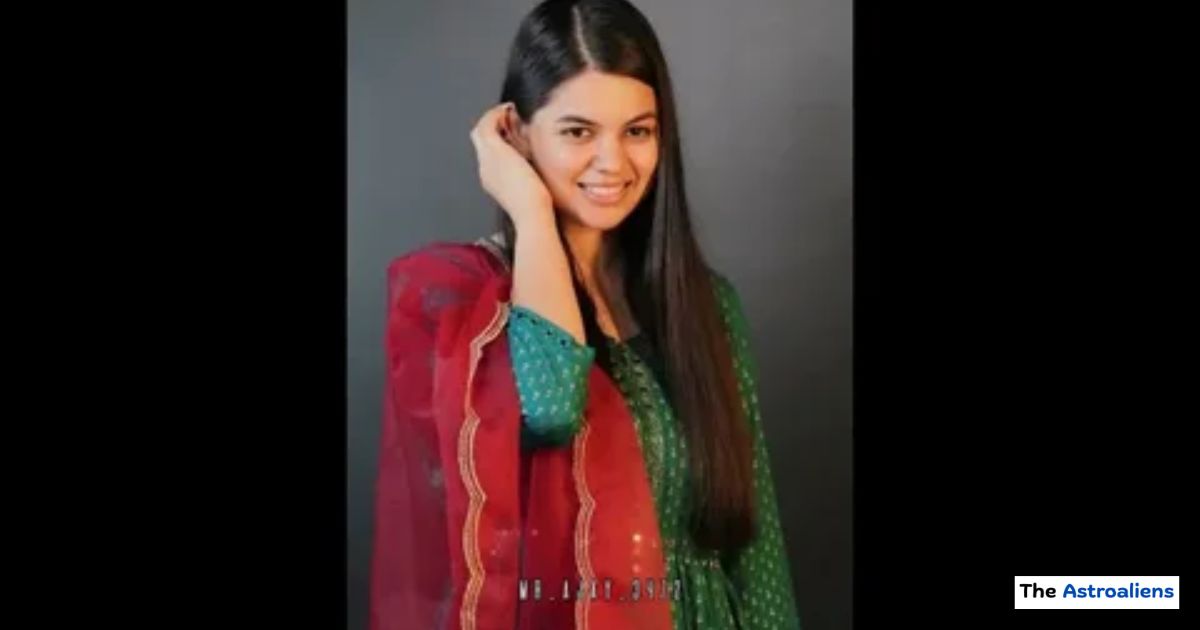 Shradha Khapra Height