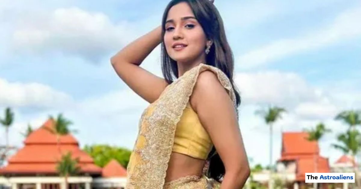 Ashi Singh Height in Feet